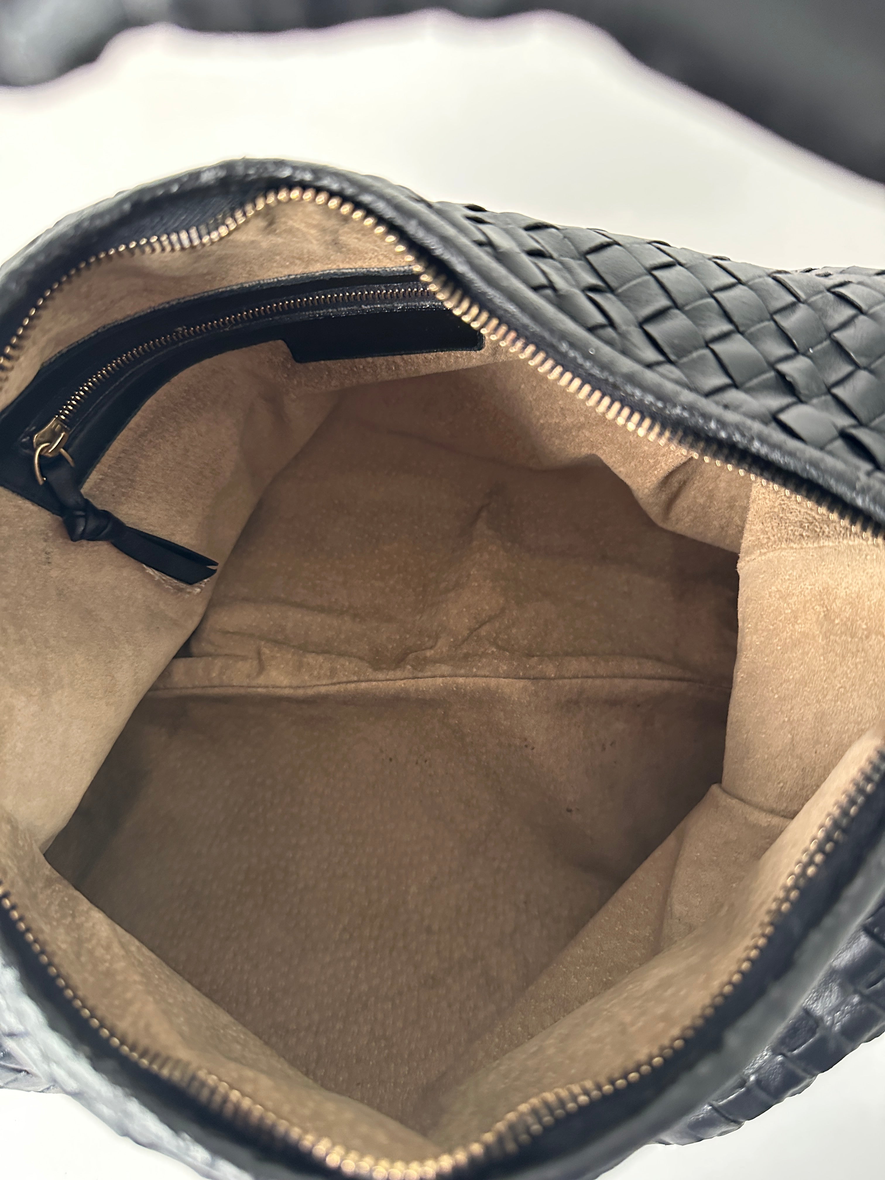 Bottega Veneta Vintage Black Medium Veneta