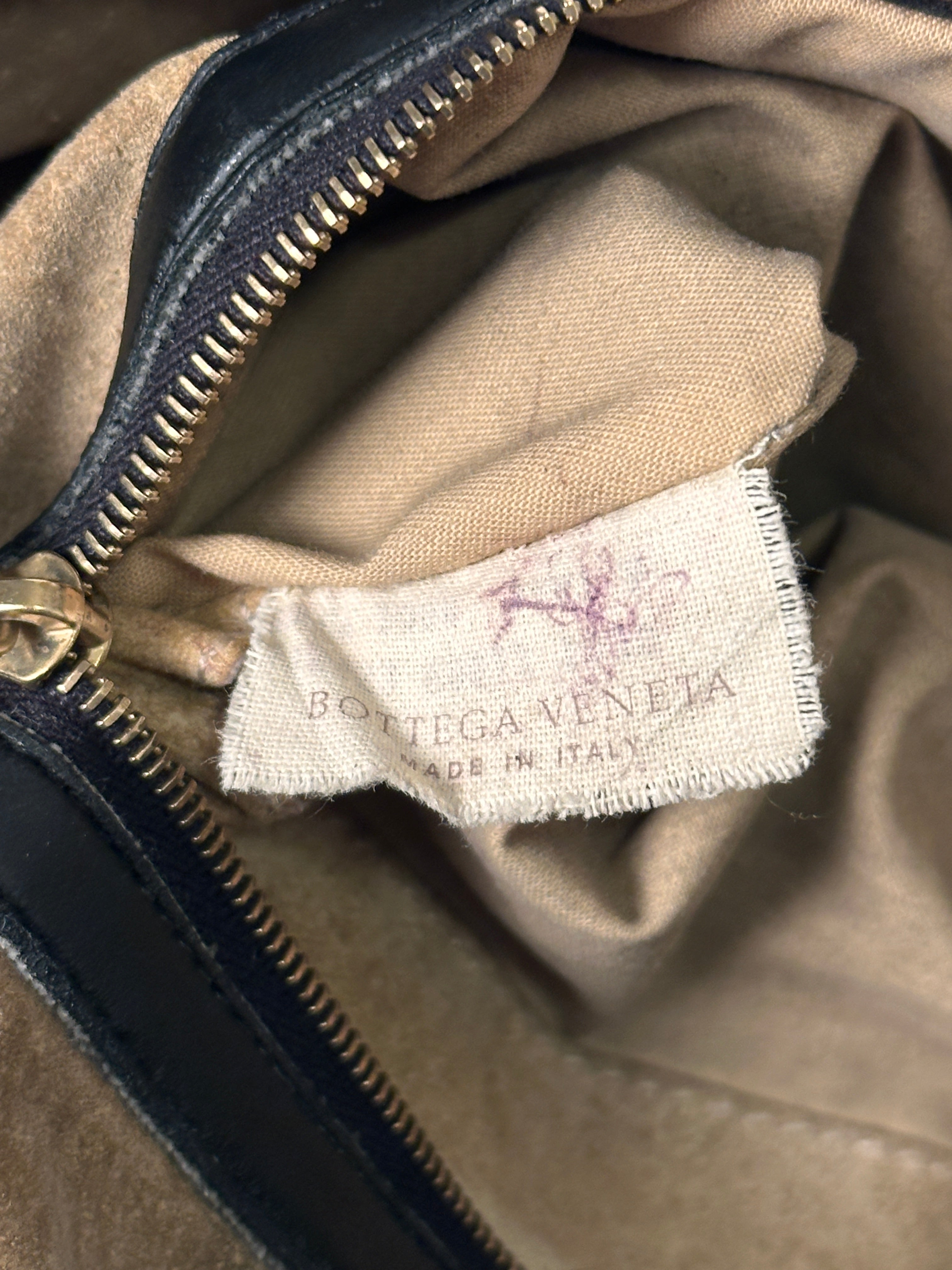 Bottega Veneta Vintage Black Medium Veneta